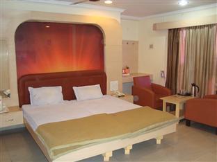 Hotel Giriraj Rāipur Zewnętrze zdjęcie